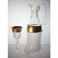 Carafe et 6 verres &agrave; liqueur. Le Cristal et l'Or.