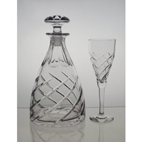 Carafe et 6 verres &agrave; vin. Cristal de Boh&egrave;me.