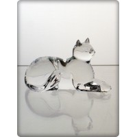 Figurine chat allong&eacute; en cristal. Taille : 8cm.