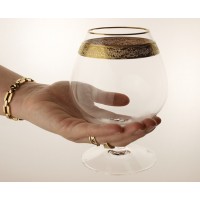 Paire de grands verres &agrave; Cognac cr&eacute;&eacute;s par Moser.