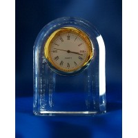 Petite horloge en cristal. Taille: 7,5 cm.